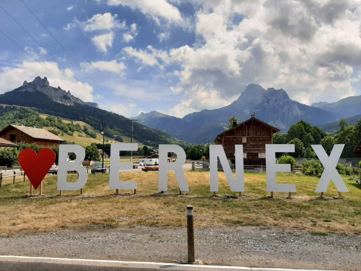 Le 211,ski et randonnée, lave linge ,parking Bernex Extérieur photo